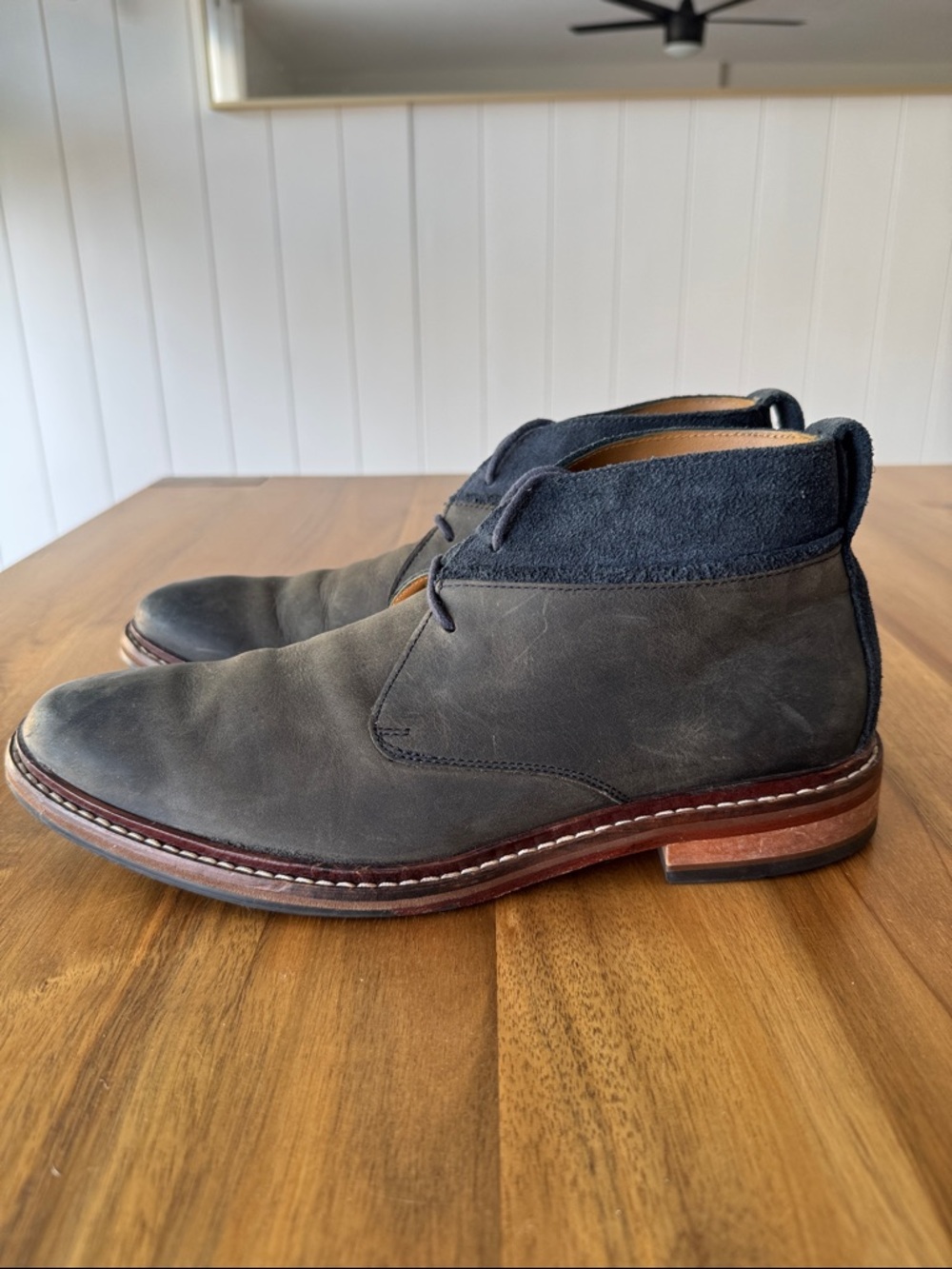 Men’s Cole Haan navy blue whole-grain leather Chuka boots size 9